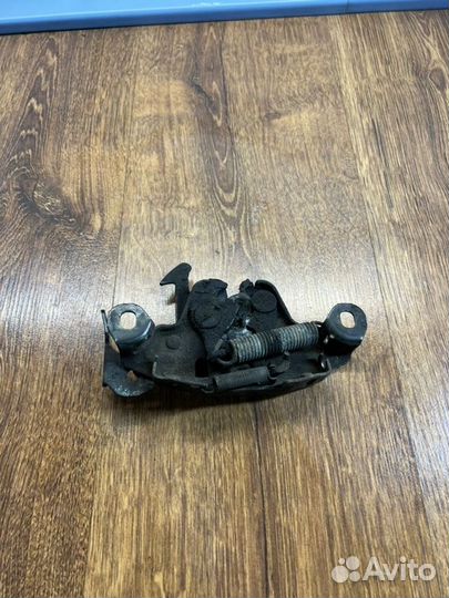 Замок капота передний Nissan Tiida С11 хэтчбек