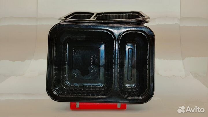 Одноразовые пластиковые контейнеры для еды