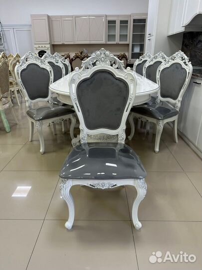 Стол и стулья гостиная