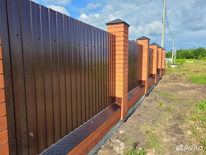 Парапет на забор заглушка ширина на 1 кирпич