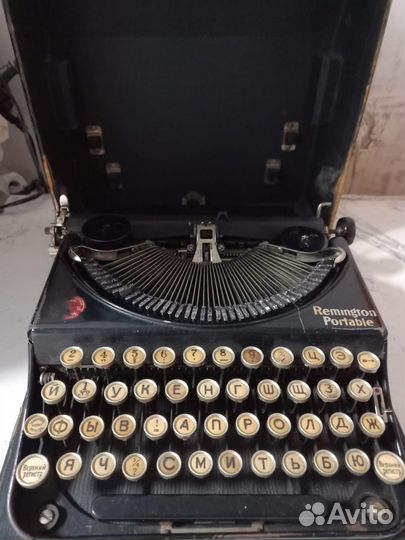 Пишущая печатная машинка