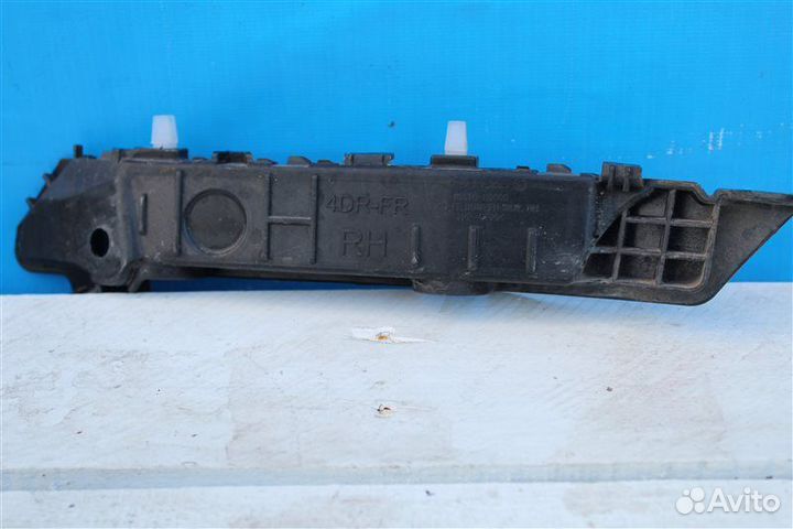 Крепление бампера переднее правое Hyundai Grand