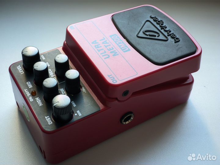 Педаль эффектов behringer UM300