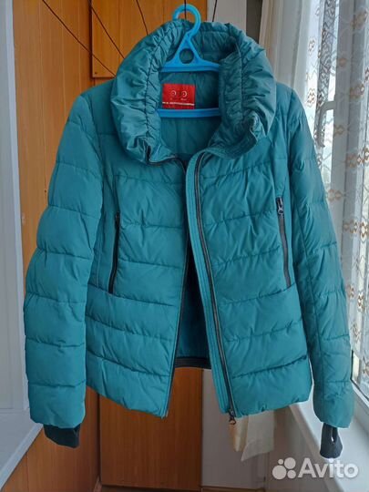 Пуховик женский изумрудный цвет 46 размер