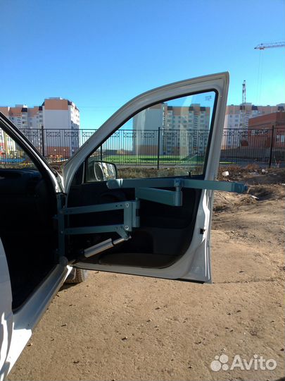 Подъемник для инвалидов в машину