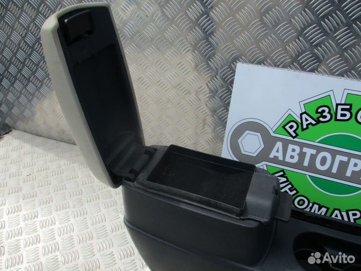 Центральная консоль FAW Besturn B50 2012г