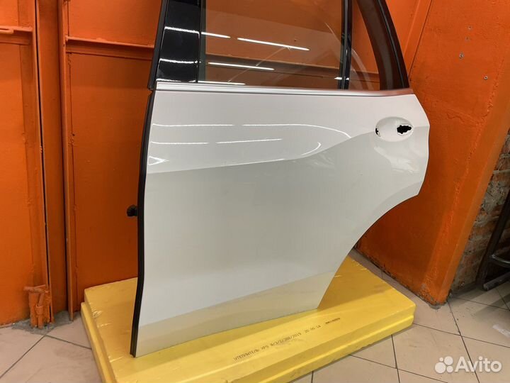 Задняя левая дверь BMW G05 F95 X5M (цвет 300)