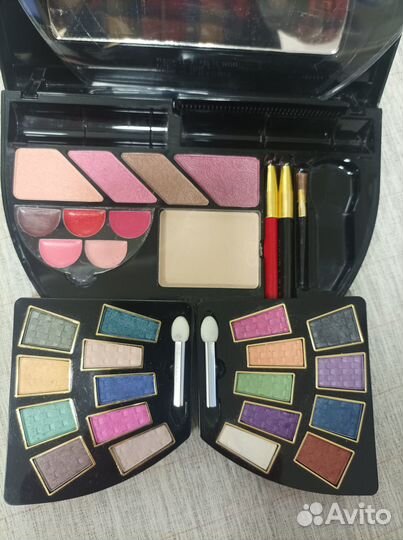 Набор косметики,тени,румяна,пудра (Италия)