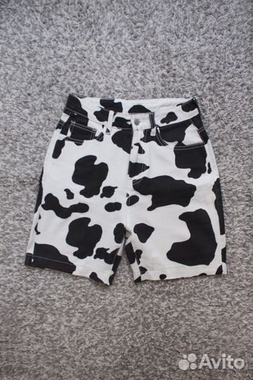 Джинсовые шорты с коровьим принтом shein