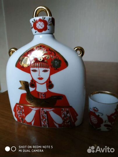 Графин с рюмкой