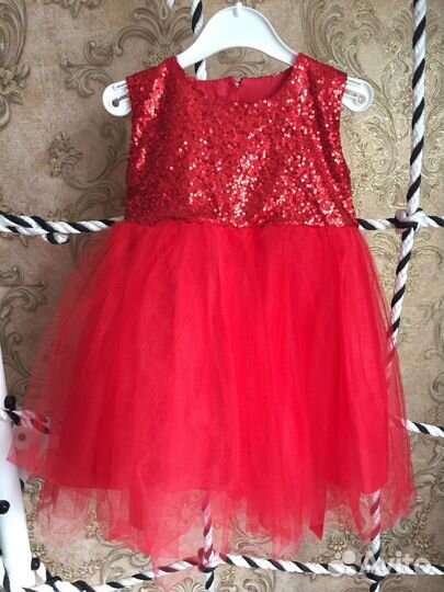 Платья нарядные 98