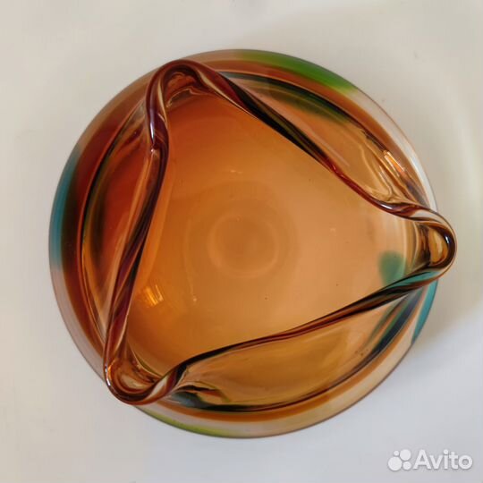 Пепельница из цветного стекла