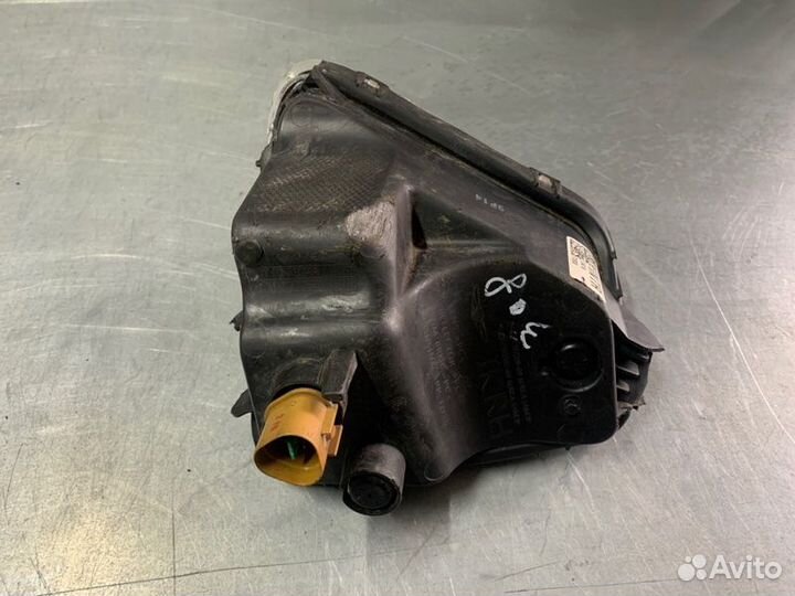 Фара противотуманная передняя правая Genesis G70