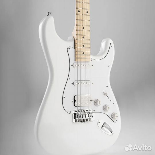 Электрогитара белая Stratocaster Fabio ST-200