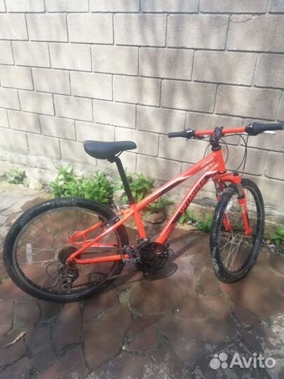 Велосипед Specialized Hotrock 24 21-sp Boys + шлем
