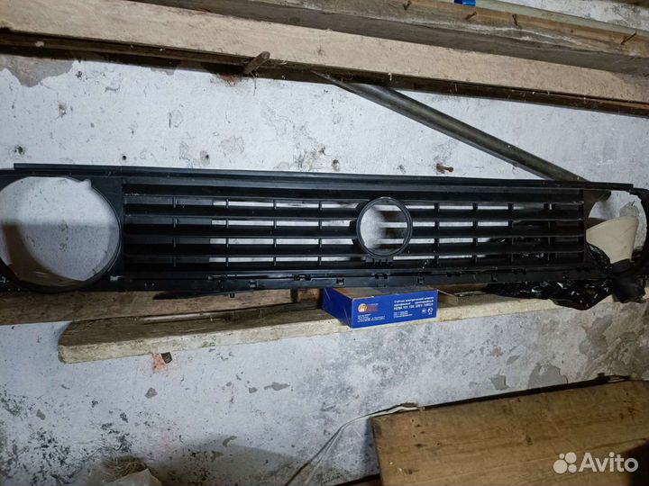 Решетка для радиатора гольф 2