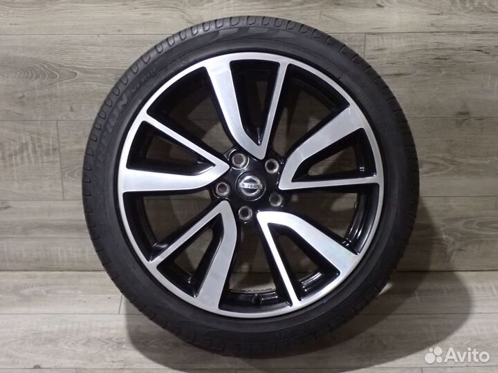 Комплект оригинальных колес Nissan Qashqai R19