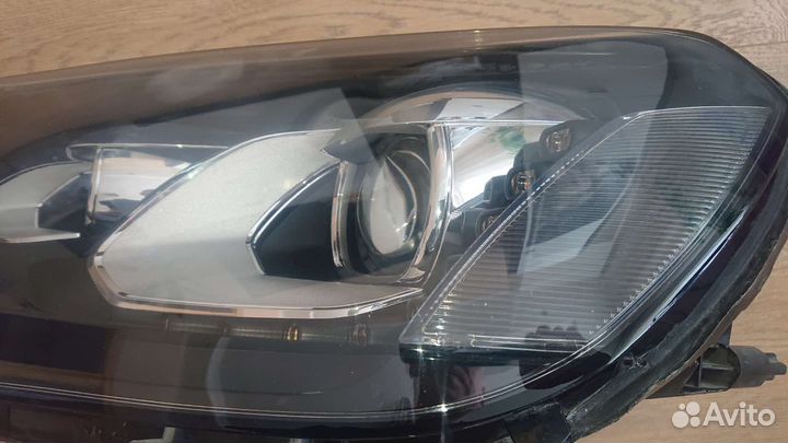 Фара левая Volkswagen Touareg NF