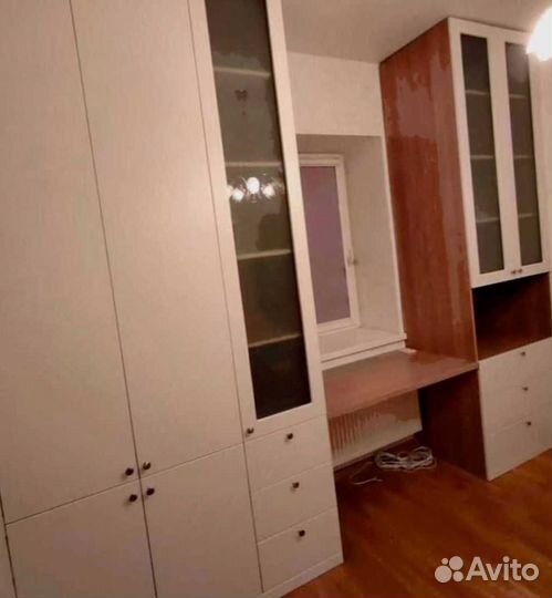 Рабочая зона в углу у окна