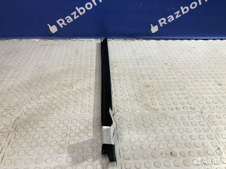 Уплотнитель стекла задний левый Nissan Terrano