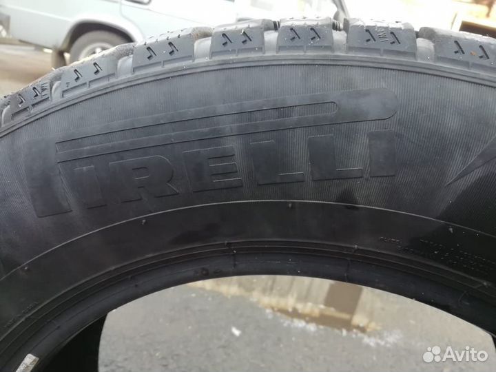 Pirelli Ice Zero 215/60 R16