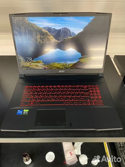 Игровой ноутбук MSI Katana GF76