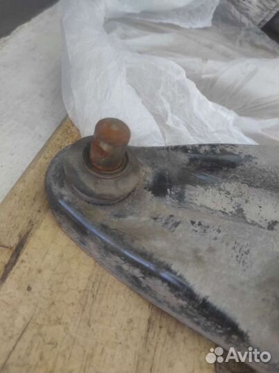 Рычаг передний левый на renault