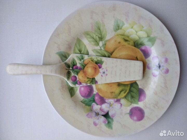 Комплект. Красивое блюдо и Лопатка