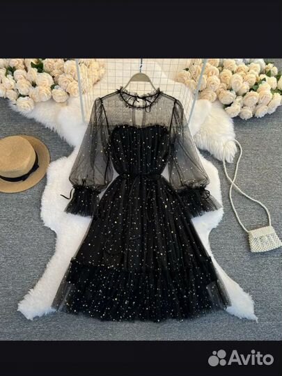 Черное платье со звездочками