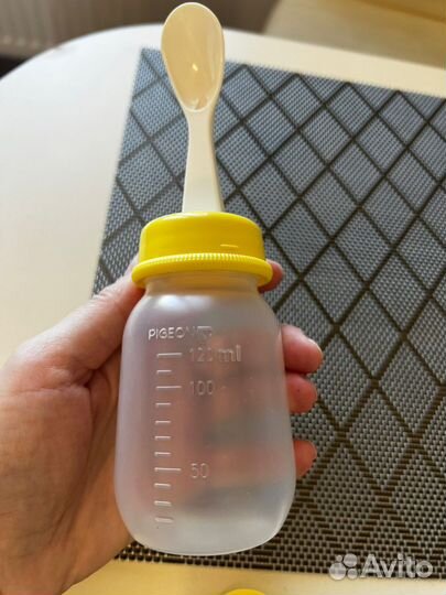 Бутылочка с ложкой Pigeon