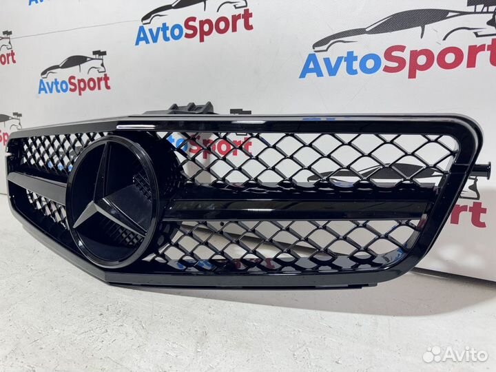 Mercedes w204 решетка радиатора AMG 63 черная