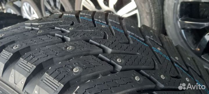 Nokian Tyres Hakkapeliitta 8 SUV 265/40 R21 105T