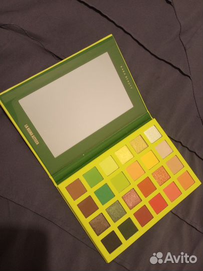 Палетка теней для глаз Kara Beauty