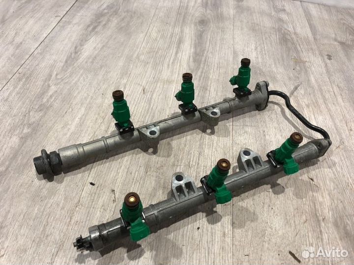 Рампа топливная с форсунками Hyundai Tucson JM