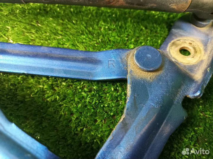 Петля крышки багажника правая Mazda Mazda3 BK Z6