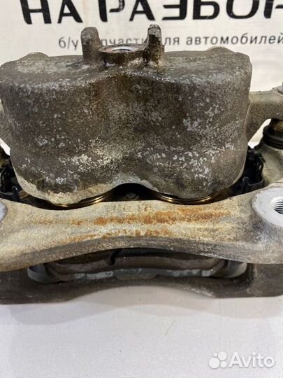 Суппорт передний правый Hyundai Santa Fe TM D4HB