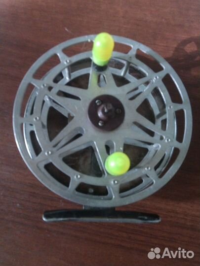 Катушка рыболовная инерционная