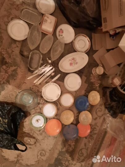 Тарелка стаканы вилки.все отдаю