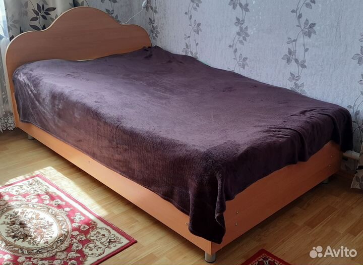 Кровать 1,5-спальная с матрасом