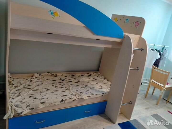 Кровать двухьярусная