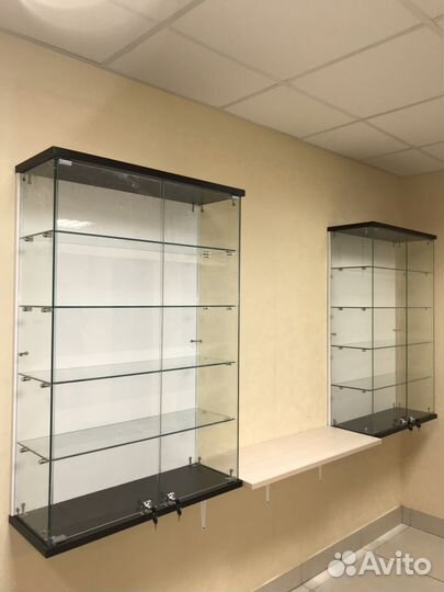 Навесная витрина