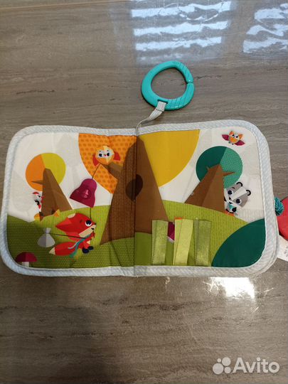 Продам книжку Tiny Love, салфетку марионетку и др