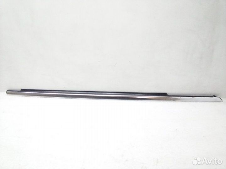 Молдинг двери передний правый Mercedes-Benz