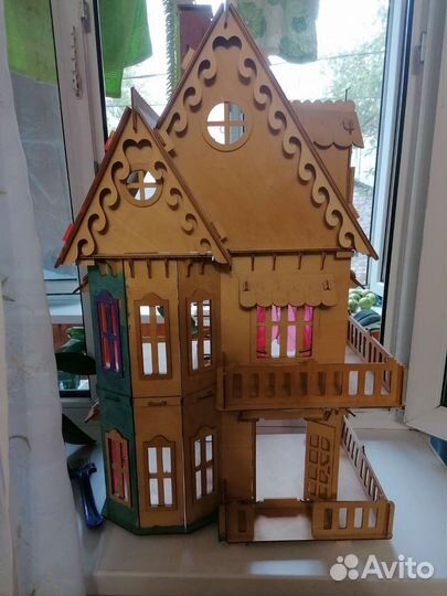Большой кукольный домик