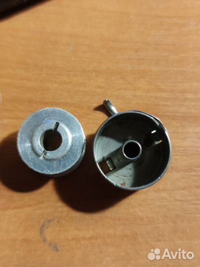 Челнок и шпуля от швейной машинки Чайка