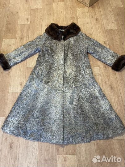 Шуба из каракульчи б/у 48 размер