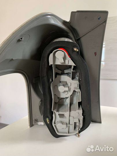 Задний правый фонарь toyota corolla verso 2