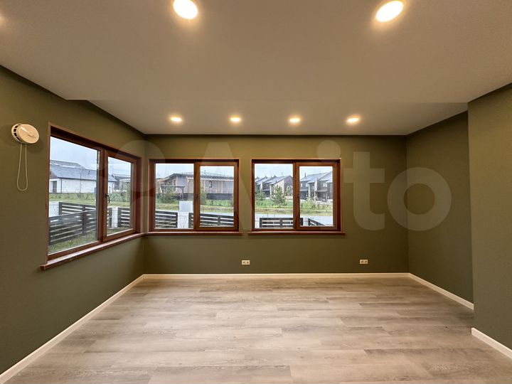 Дом 340,7 м² на участке 12 сот.