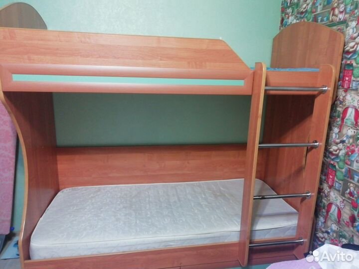 Двухъярусная кровать