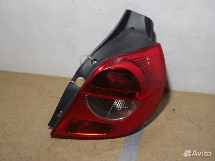 Фонарь задний правый Рено Клио 3 Не большие дефект